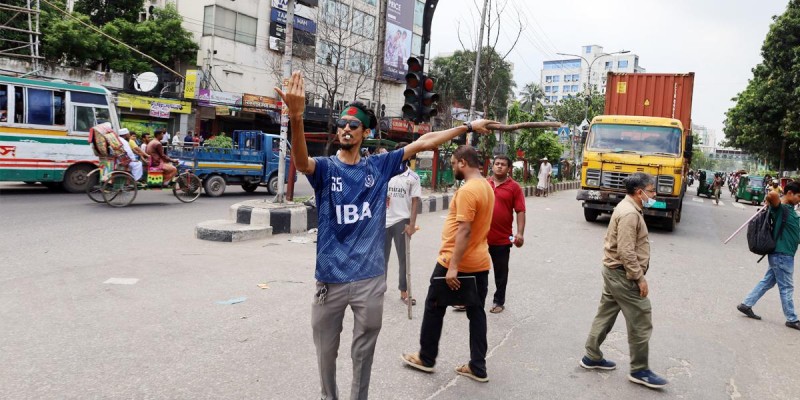 ট্রাফিক নিয়ন্ত্রণে কর্তব্যরত শিক্ষার্থীরা প্রতিদিন ৫০০ টাকা সম্মানী পাবেন॥