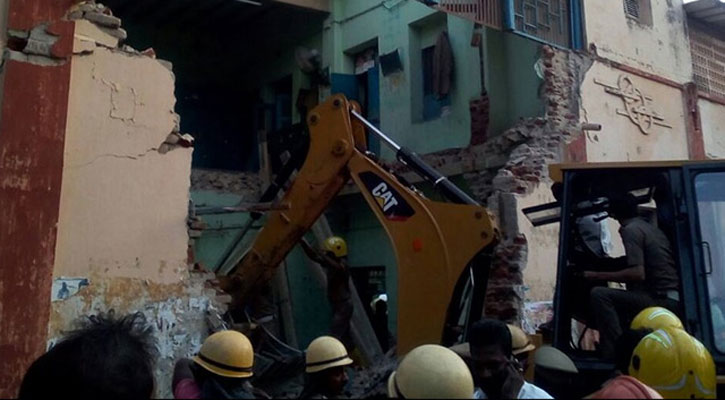 ভারতের তামিলনাড়ুতে বাস ডিপো ধসে ৮ শ্রমিক নিহত, গুরুতর আহত ৩।।   