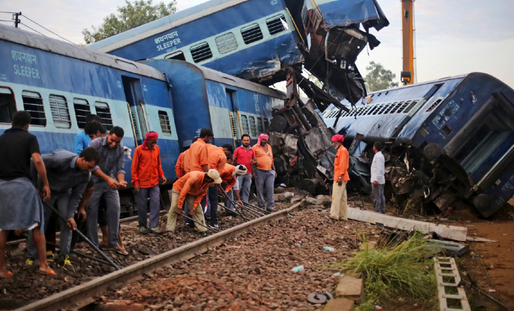 ভারতের উত্তর প্রদেশে রেল দুর্ঘটনায় দায়ে দায়িত্বে ৪ কর্মকর্তাকে বরখাস্ত।।   