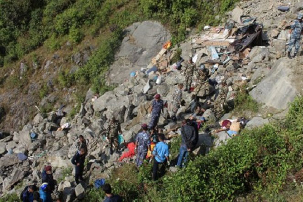 নেপালে যাত্রীবাহী জিপ রাস্তা থেকে ছিটকে ৫শ’ মিটার নিচে গিরিখাতে, নিহত ৯।।