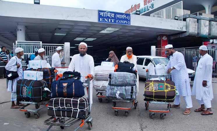 পবিত্র হজ পালন শেষে ফিরতি ৬ ফ্লাইটে দেশে ফিরেছেন ২৩৮৭ হাজি।।   