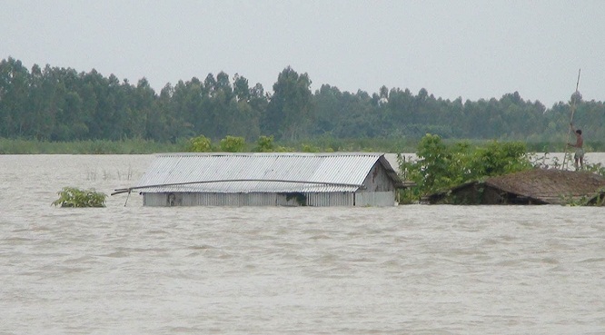 পদ্মার পানি বিপৎসীমার ১০৬ সেন্টিমিটার ওপরে, দৌলতদিয়া রুটে ট্রেন চলাচল বন্ধ।।