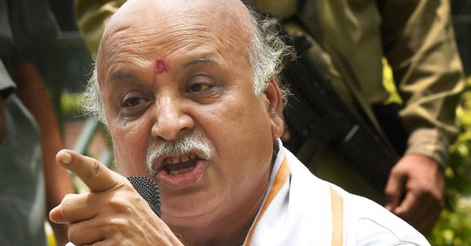 বিশ্ব হিন্দু পরিষদ ছাড়লেন কট্টর হিন্দুত্ববাদী নেতা প্রবীণ তোগাড়িয়া।   