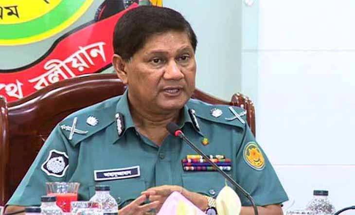 ট্রাফিক পুলিশকে জনসাধারণের সঙ্গে সর্বোচ্চ ভালো ব্যবহারের নির্দেশ দিয়েছেন ডিএমপি কমিশনার।