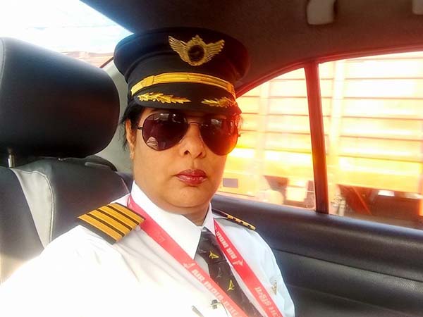এক নারী পাইলটের বুদ্ধিমত্তায় ভারতের আকাশে ২৬১জন বিমান যাত্রীর প্রাণরক্ষা