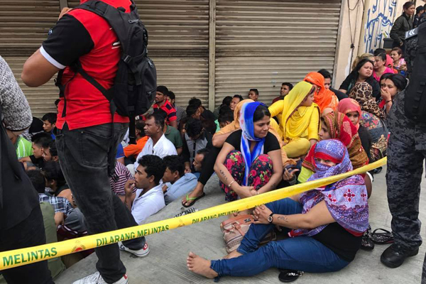 মালয়েশিয়ায় বাংলা মার্কেটে অভিযানে বিপুল সংখ্যাক বাংলাদেশি আটক।।