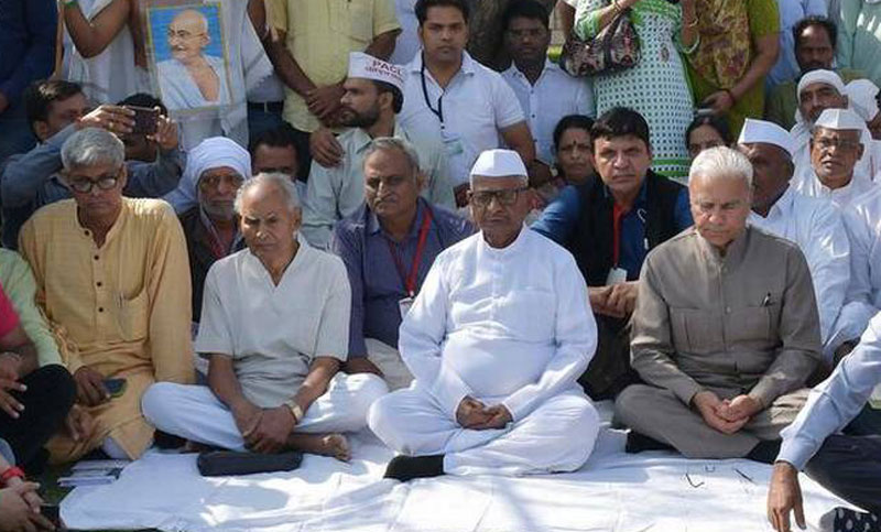 আবারো আমরণ অনশনে ভারতের গান্ধীবাদী নেতা আন্না হাজারে।   