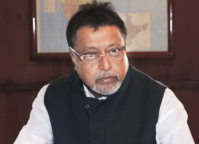 একদা দুর্দান্ত প্রতাপ তৃনমুলনেতা মুকুল রায় আর আগের মুকুল রায় নেই। সময়ের সাথে বদলে গেছে অনেক কিছু