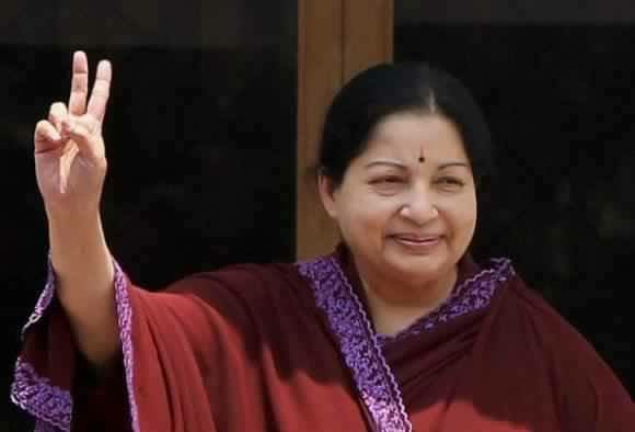 আম্মার শপথ, খুশিতে তার এক অটোচালক ভক্তের ১ টাকায় অটো ট্রিপ !