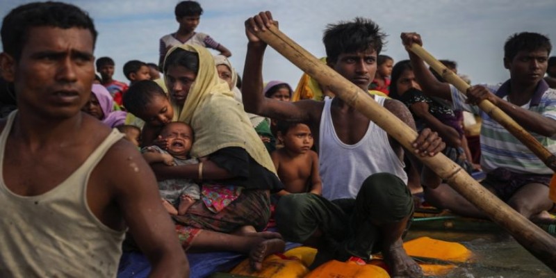 কক্সবাজার থেকে সাগরপথে মালয়েশিয়া পাচারকালে ১২০ রোহিঙ্গা উদ্ধার॥