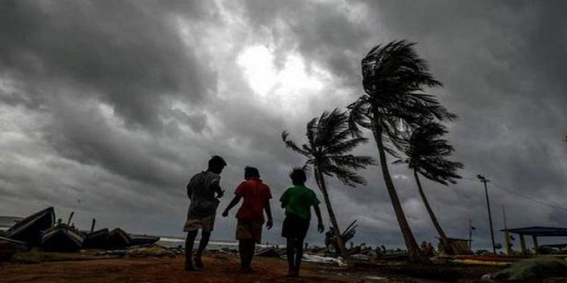 উপকূলের আরো কাছে ঘূর্ণিঝড় নিসর্গ॥ তান্ডবের সামনে ভারতের মহারাষ্ট্র-গুজরাট