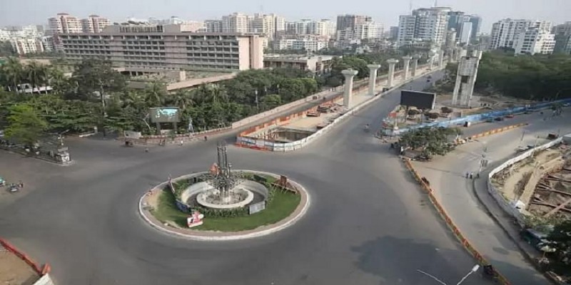 শপিংমল-গণপরিবহন বন্ধ রেখে লকডাউনে গোটা দেশ॥