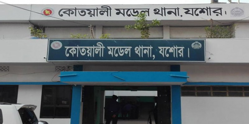 যশোরের আবাসিক হোটেল থেকে মাদকসহ দুই কনস্টেবল আটক॥
