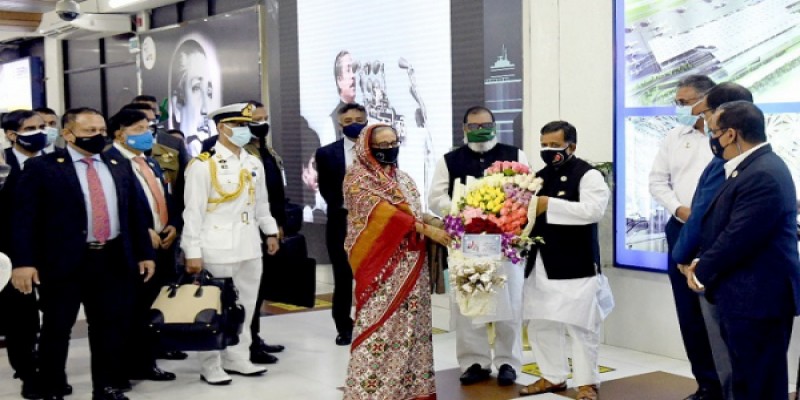 যুক্তরাষ্ট্র সফর শেষ করে দেশে ফিরেছেন প্রধানমন্ত্রী॥