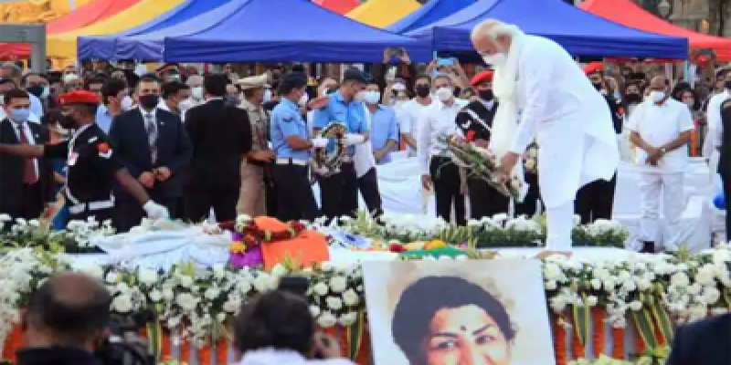 রাষ্ট্রীয় মর্যাদায় লতা মঙ্গেশকরের শেষকৃত্য সম্পন্ন॥