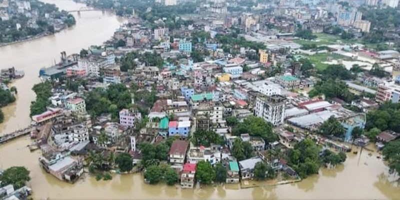 উজানের ঢলে ভাসছে সিলেট ।। পানিবন্দী লাখো মানুষ তলিয়ে গেছে আশ্রয়কেন্দ্রও