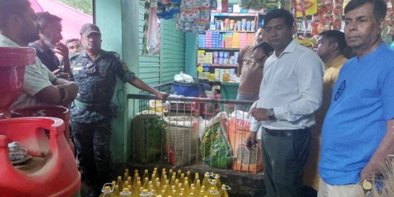 দাম বাড়ার খবর পেলেও কমার খবর পান না ব্যবসায়ীরা ।।
