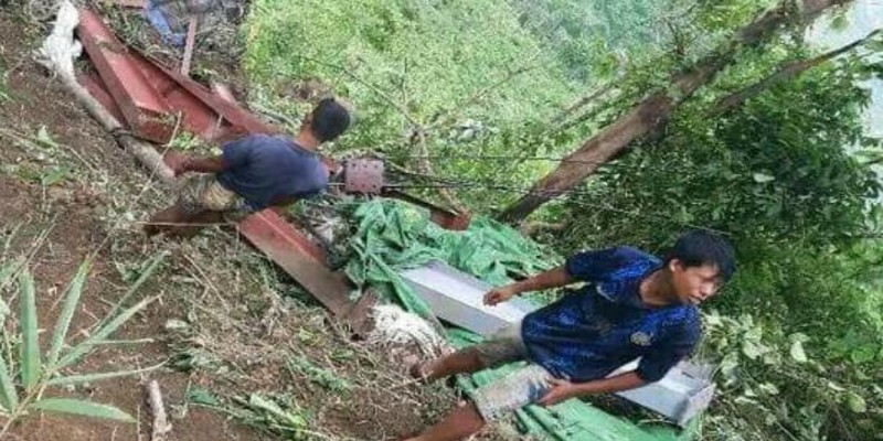 থানচির জীবননগরে ট্রাক খাদে পড়ে নিহত ১।।
