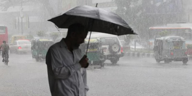 সারা দেশে ছড়িয়ে পড়েছে বর্ষা।।