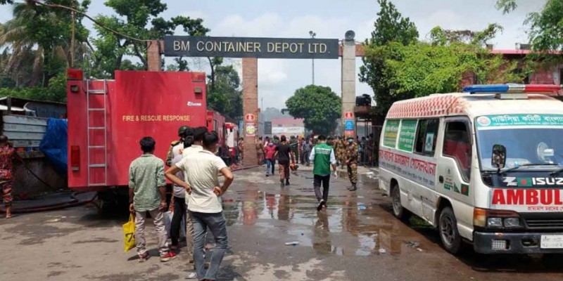 সীতাকুণ্ড ট্র্যাজেডি।।ফায়ার সার্ভিসের ৯ সদস্য নিহত, নিখোঁজ ৩
