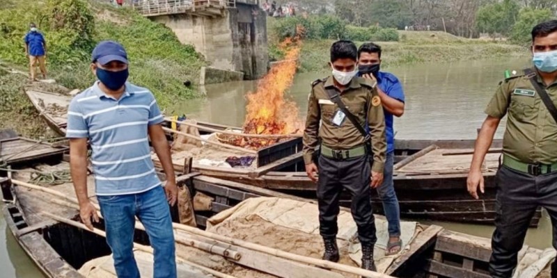 হালদায় অভিযানে ১২ হাজার মিটার জাল জব্দ ।।