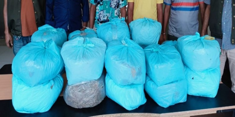 সোনারগাঁওয়ে ৩৬ কেজি গাঁজাসহ ২ মাদকবিক্রেতা গ্রেফতার।।