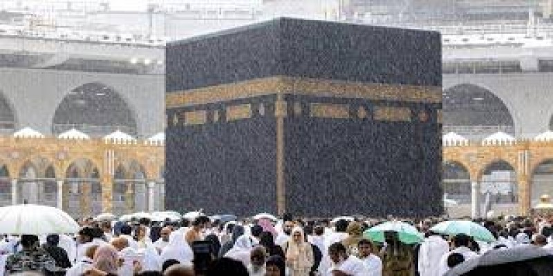 পবিত্র মক্কায় ভারী বৃ্ষ্টি॥ স্কুল বন্ধ রাখার নির্দেশ