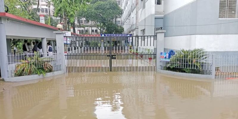 ডুবছে সিলেট নগরী, হাসপাতালেও পানি