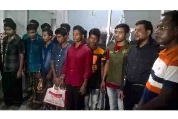 ফেসবুকে সুন্দরী নারীদের ছবি ব্যবহার করে ভুয়া আইডি খুলে অর্থ হাতিয়ে নেওয়ার অভিযোগে ১১ প্রতারক আটক ।।      