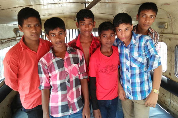 দীর্ঘদিন পশ্চিমবঙ্গের সরকারি হোমে আটক থাকার পর অবশেষে বাড়ি ফিরল ৬ বাংলাদেশি কিশোর।।