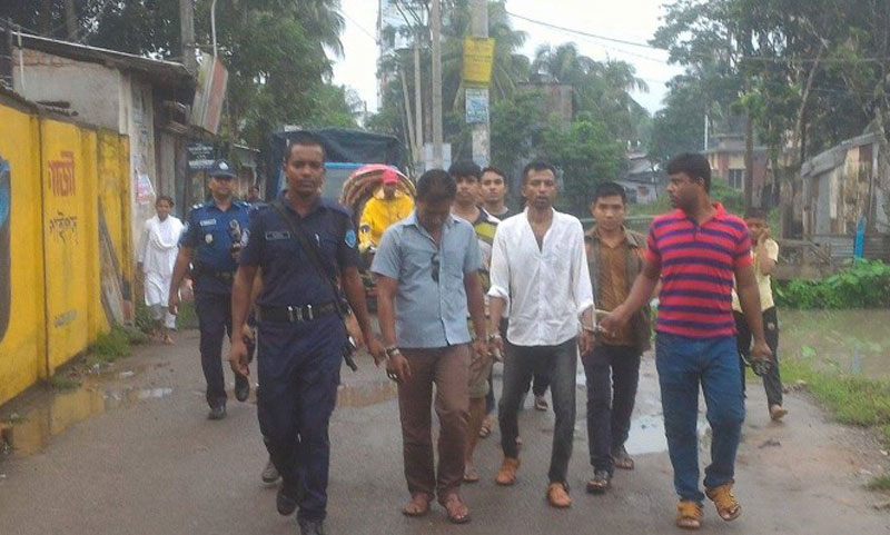 বরগুনায় মাদক ব্যবসার অভিযোগে স্বামী-স্ত্রীসহ গ্রেপ্তার ৩, অস্ত্র ও মাদক উদ্ধার।।   