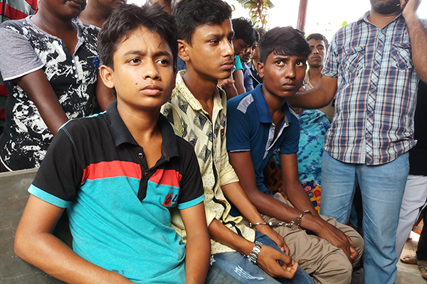 নেত্রকোনায় হঠাৎ বিকট শব্দে জনমনে আতঙ্ক,৩ কিশোরকে আটক করেছে পুলিশ।।   
