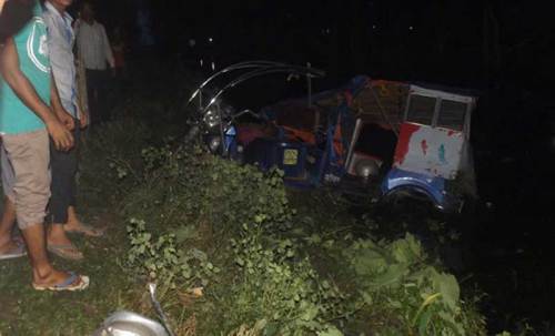 জামালপুরে ট্রেনের ধাক্কায় ইজিবাইকের চালকসহ নিহত ৫।।   