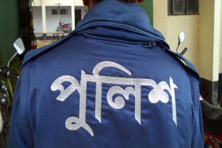একজনের পাওনাটাকা আদায় করতে যেয়ে কুড়িগ্রামে এক এএসআইসহ ৩ পুলিশ জনতার হাতে ধরাশায়ী